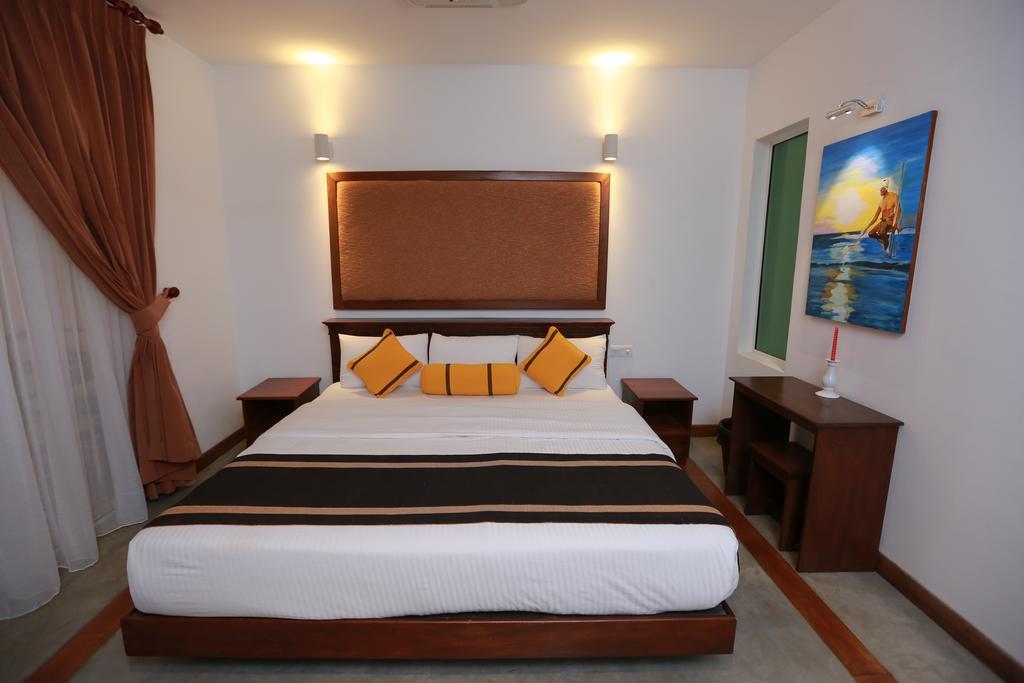 Refresh Hotel Hikkaduwa Buitenkant foto