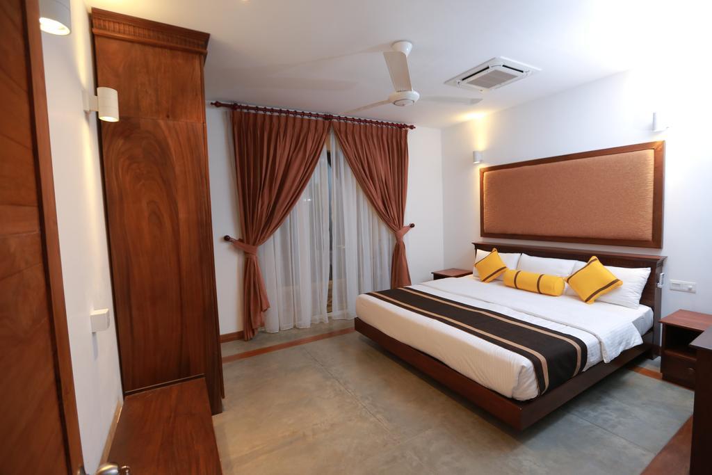 Refresh Hotel Hikkaduwa Buitenkant foto