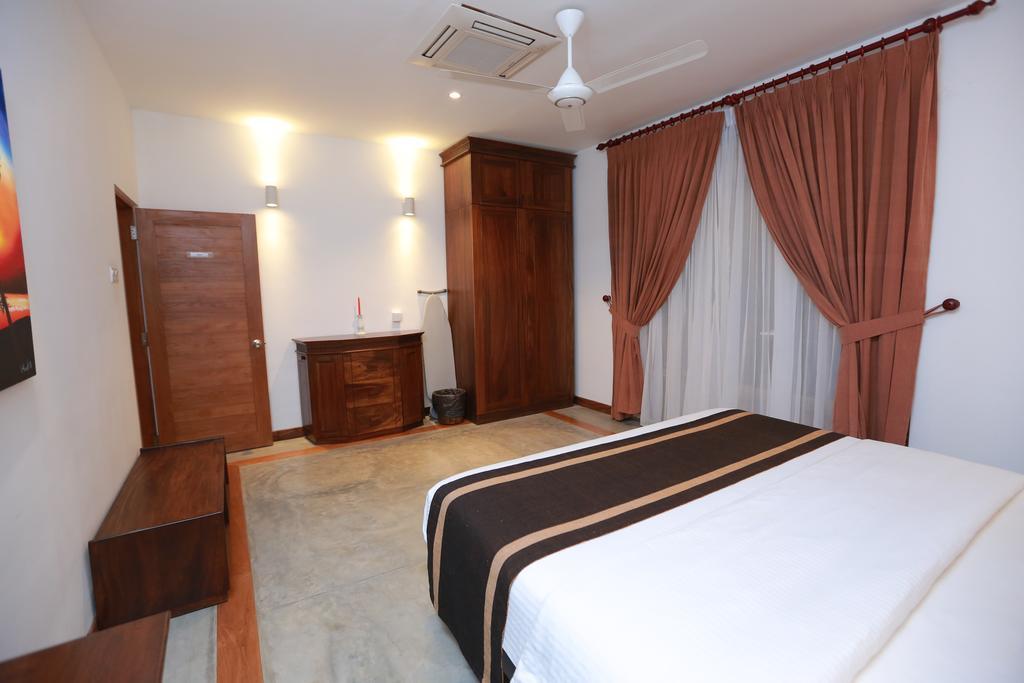 Refresh Hotel Hikkaduwa Buitenkant foto