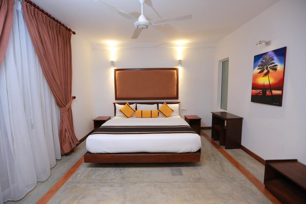Refresh Hotel Hikkaduwa Buitenkant foto