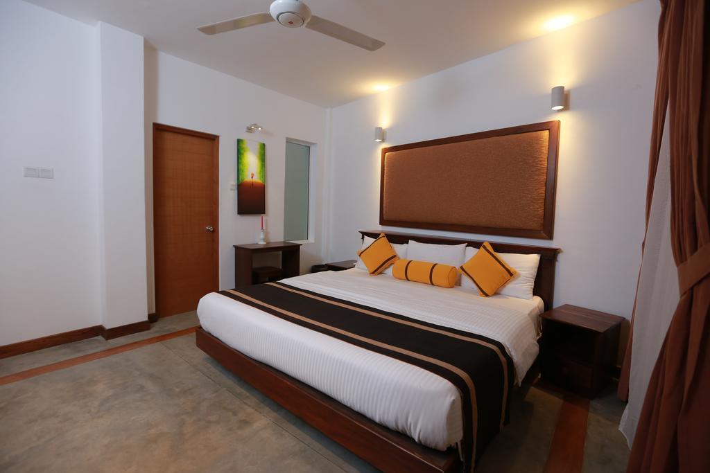 Refresh Hotel Hikkaduwa Buitenkant foto