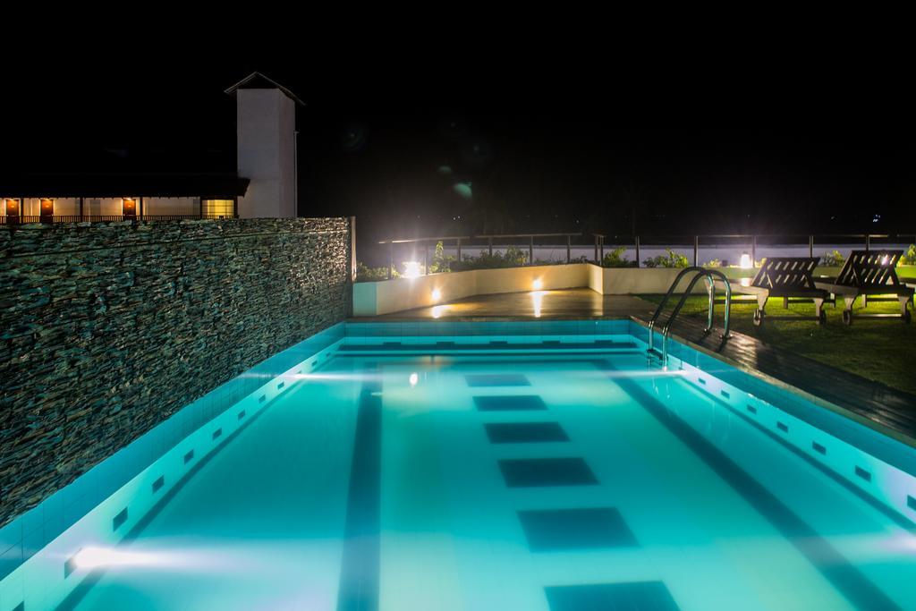 Refresh Hotel Hikkaduwa Buitenkant foto