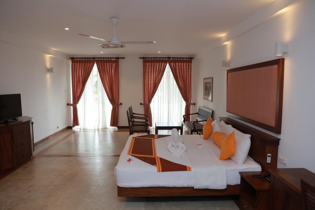 Refresh Hotel Hikkaduwa Buitenkant foto