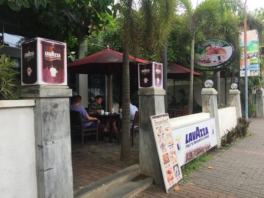 Refresh Hotel Hikkaduwa Buitenkant foto